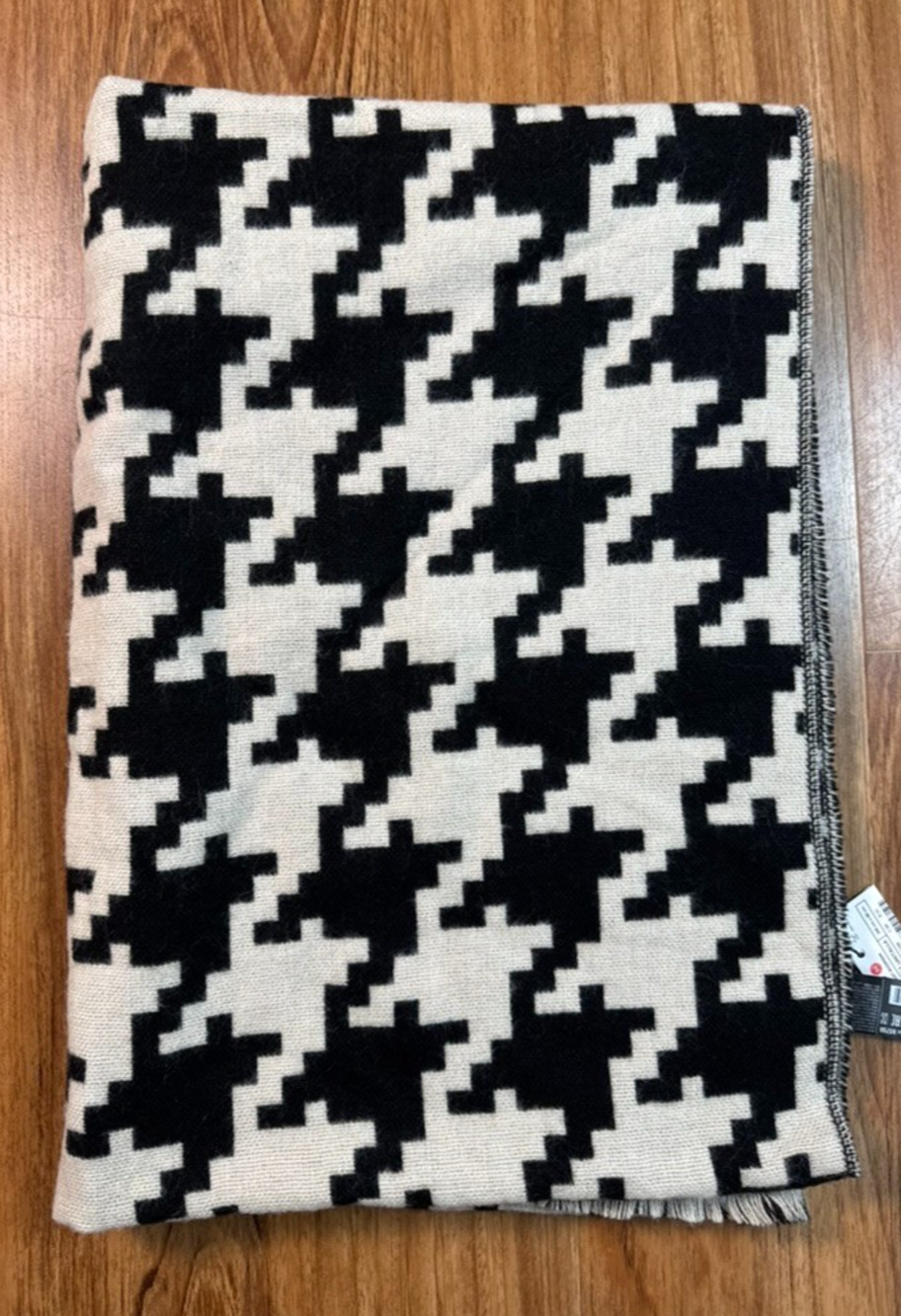 MANGO Oversized Houndstooth Knit Scarf Black White Eyelash Fringe 200x80cm NWT
